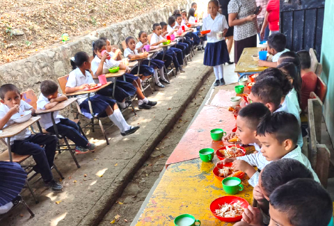 Lunch with School Choldren, 2023 San Lorenzo Candelaria Honduras